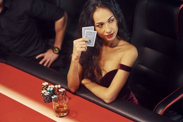 Antarmuka blackjack dengan statistik real-time Antarmuka blackjack langsung menampilkan kartu dealer dan pemain